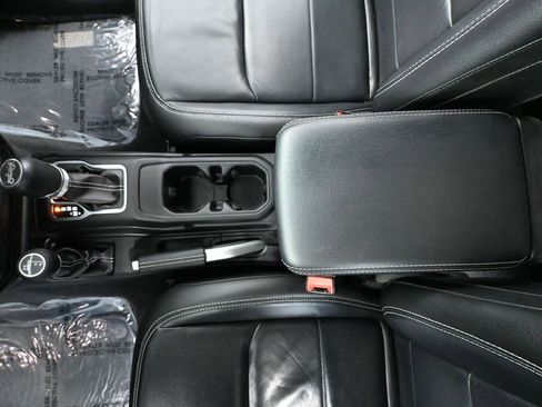 Used 2018 Jeep Wrangler Unlimited Sahara image 35