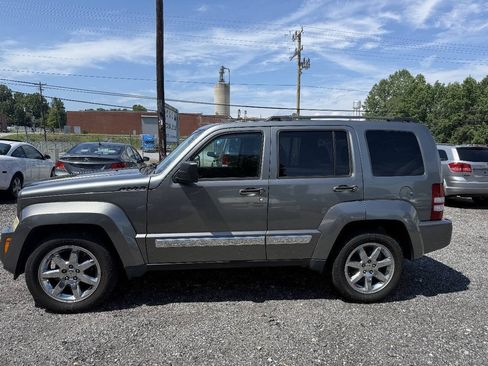 Used 2012 Jeep Liberty Sport AWD/4WD image 2