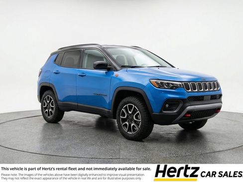 Used 2025 Jeep Compass Trailhawk AWD/4WD image 1