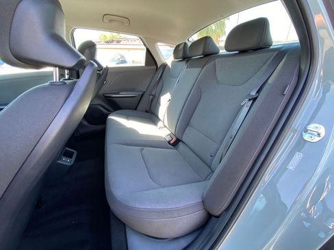 Used 2025 Kia K4 LXS image 36