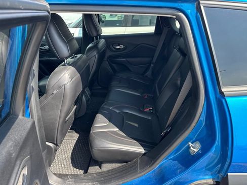 Used 2021 Jeep Cherokee Trailhawk AWD/4WD image 9