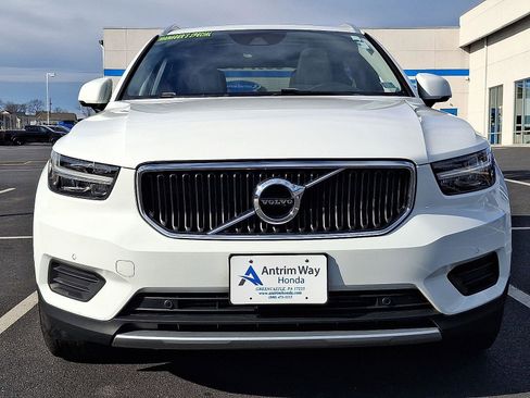 Used 2019 Volvo XC40 T5 Momentum image 2