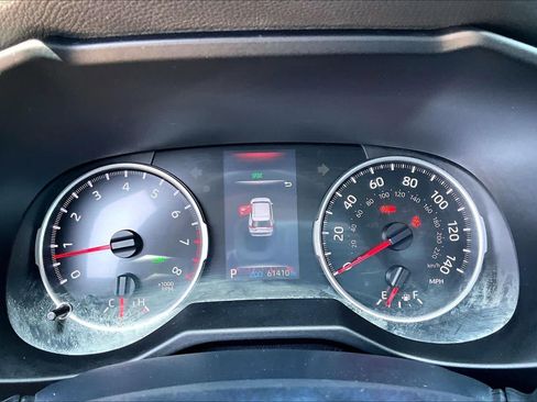 Used 2019 Toyota RAV4 XLE Premium FWD image 26