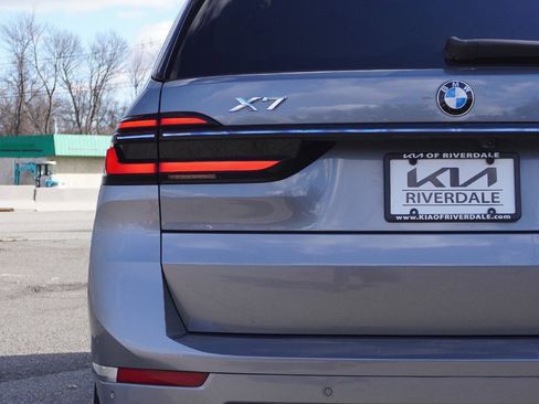 Used 2023 BMW X7 xDrive40i w/ Premium Package image 21