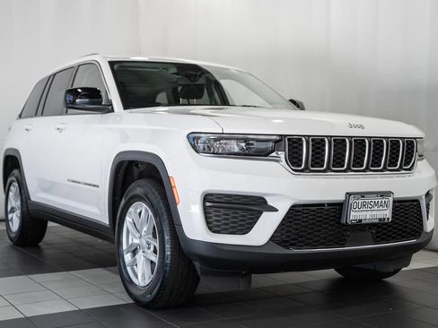 Certified 2023 Jeep Grand Cherokee Laredo AWD/4WD image 1