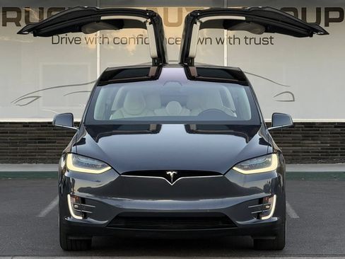 Used 2018 Tesla Model X 75D AWD/4WD image 2