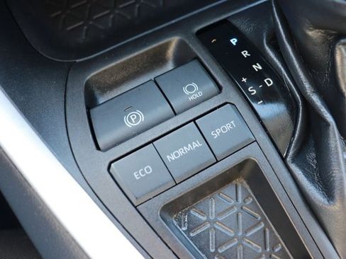 Used 2021 Toyota RAV4 LE image 21