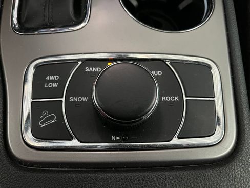 Used 2022 Jeep Grand Cherokee Limited AWD/4WD image 26