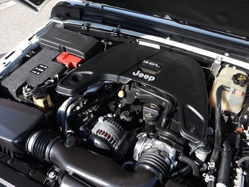 Used 2018 Jeep Wrangler Unlimited Sport S image 13