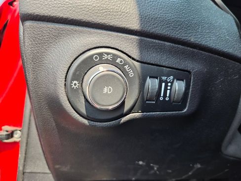 Used 2018 Jeep Compass Latitude w/ Cold Weather Group AWD/4WD image 13