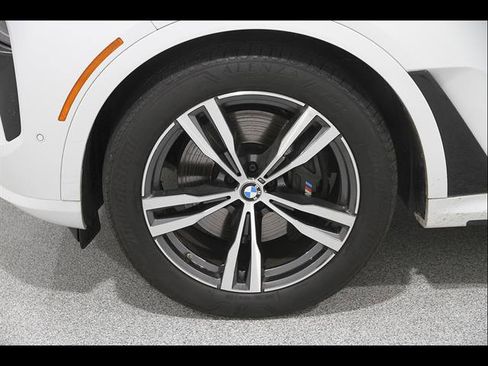 Used 2025 BMW X7 M60i AWD/4WD image 21