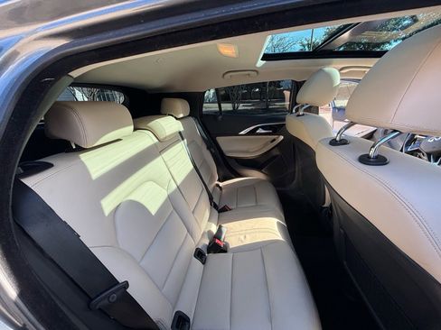 Used 2017 INFINITI QX30 Premium image 20