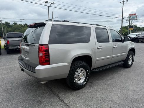 Used 2007 Chevrolet Suburban 2500 LT w/ LT Preferred Equipment Group AWD/4WD image 5