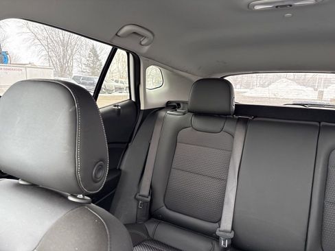 Used 2025 Chevrolet Trax LT w/ LT Convenience Package image 24