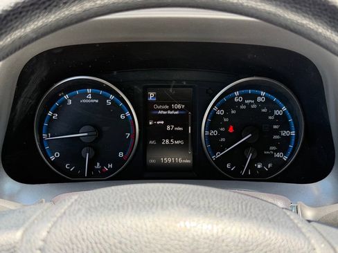Used 2018 Toyota RAV4 LE FWD image 15