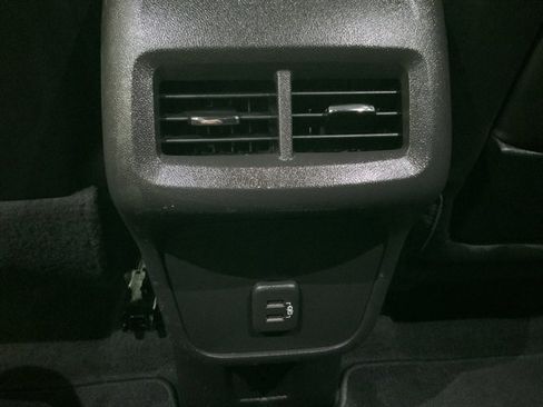 Used 2024 GMC Terrain SLT image 18