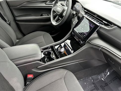 Certified 2023 Jeep Grand Cherokee L Laredo w/ Trailer Tow Group (B) image 18