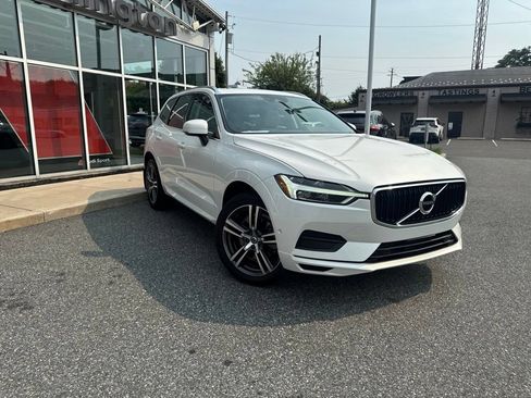 Used 2019 Volvo XC60 T6 Momentum w/ Multimedia Package AWD/4WD image 4
