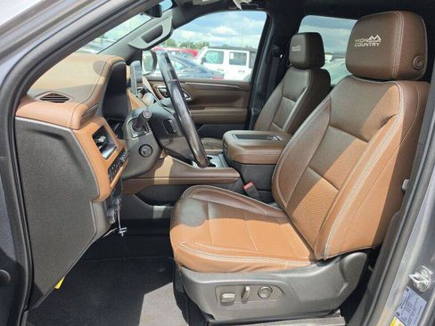 Used 2022 Chevrolet Suburban High Country RWD image 9