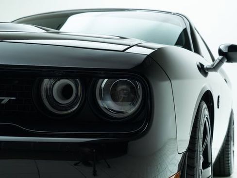 Used 2016 Dodge Challenger SRT Hellcat image 10