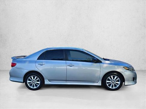 Used 2010 Toyota Corolla S image 4