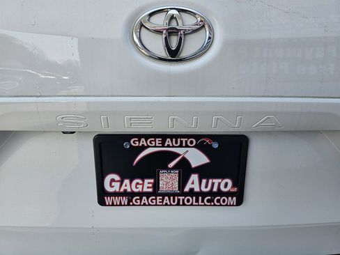 Used 2012 Toyota Sienna LE w/ Towing Pkg AWD/4WD image 16