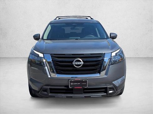 Used 2024 Nissan Pathfinder SV image 4