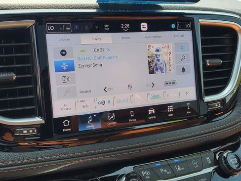 Used 2025 Chrysler Pacifica Pinnacle FWD image 16