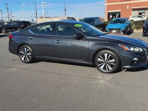 Used 2019 Nissan Altima 2.5 SV image 2