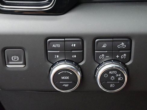 Used 2024 GMC Sierra 2500 AT4 w/ AT4 Premium Plus Package AWD/4WD image 28