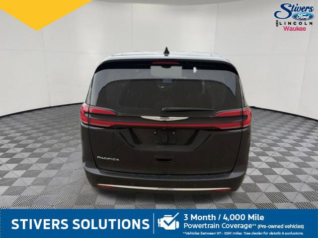 Used 2024 Chrysler Pacifica Touring-L FWD image 7
