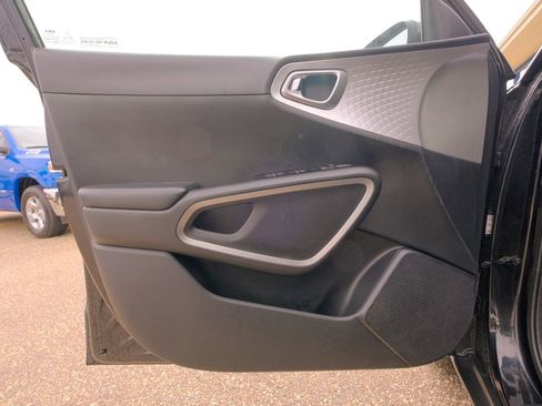 Used 2023 Kia Soul LX w/ LX Technology Package image 25