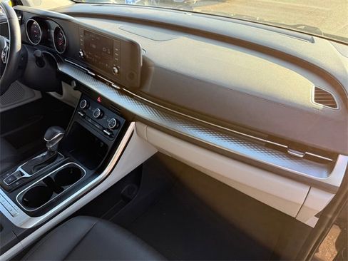 Used 2024 Kia Carnival LX image 21