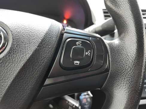 Used 2015 Toyota Camry LE FWD image 29