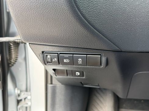 Used 2023 Toyota Corolla Cross AWD Hybrid w/ Moonroof Package image 27