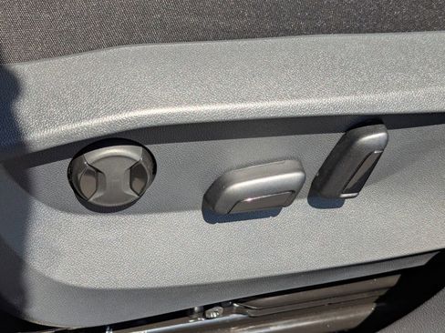 New 2026 Volkswagen Taos SE FWD image 27