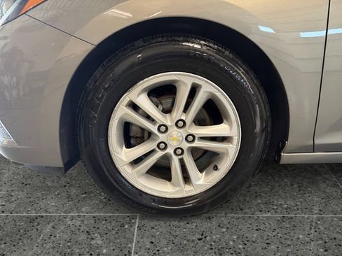 Used 2018 Chevrolet Cruze LT w/ Convenience Package FWD image 24