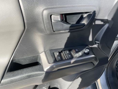 Used 2022 Toyota Tacoma SR5 image 12