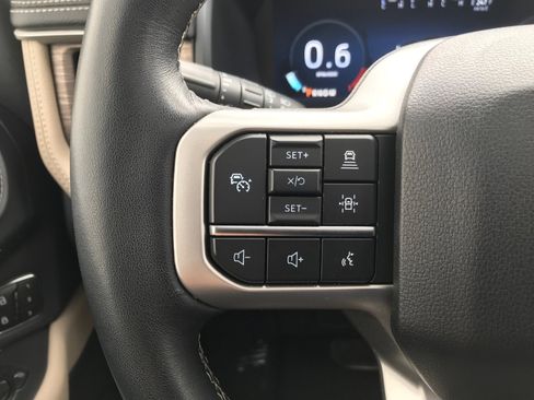 Used 2024 Ford Expedition Limited image 17