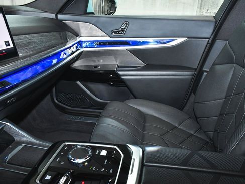 Used 2025 BMW 740i image 78