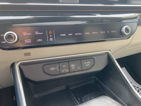 Used 2025 Kia Carnival SX Prestige image 35