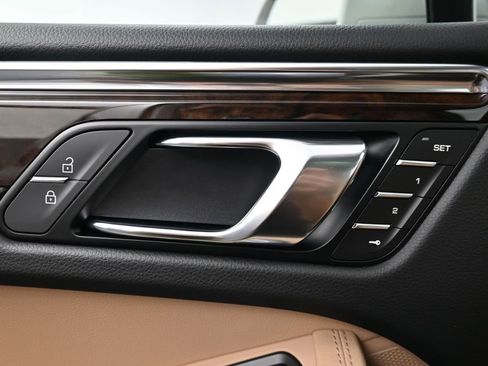 Certified 2026 Porsche Macan S AWD/4WD image 18