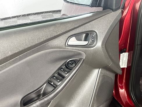 Used 2015 Ford Focus SE FWD image 17