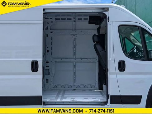 Used 2026 RAM ProMaster 2500 w/ Convenience Group FWD image 9