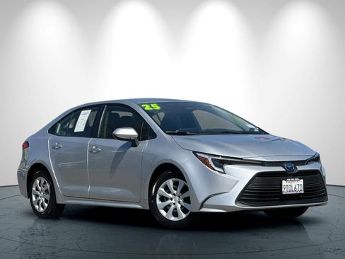 Used 2025 Toyota Corolla LE w/ Convenience Package FWD image 2