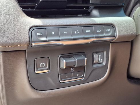 Certified 2023 Cadillac Escalade ESV Sport w/ Touring Package AWD/4WD image 32