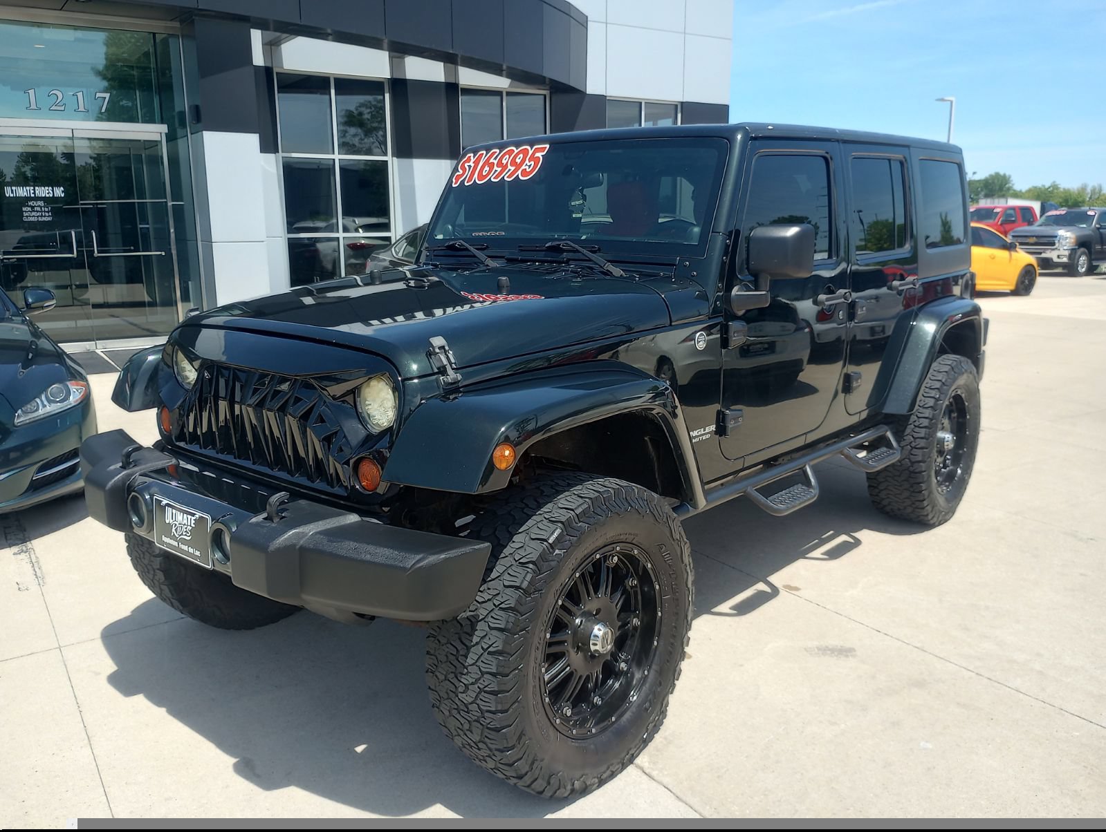 Used 2012 Jeep Wrangler Unlimited Sahara w/ Connectivity Group AWD/4WD image 1
