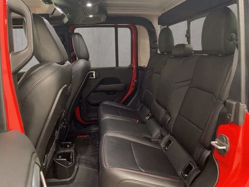 Used 2024 Jeep Gladiator Rubicon w/ Convenience Group AWD/4WD image 8