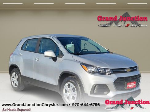 Used 2018 Chevrolet Trax LS image 1