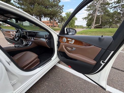 Used 2017 Mercedes-Benz E 300 4MATIC image 36